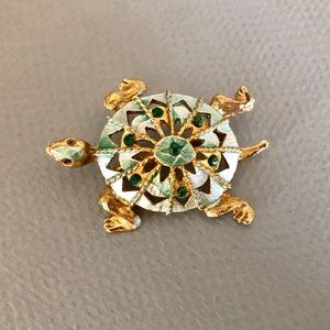 Vintage goldtone and green turtle brooch